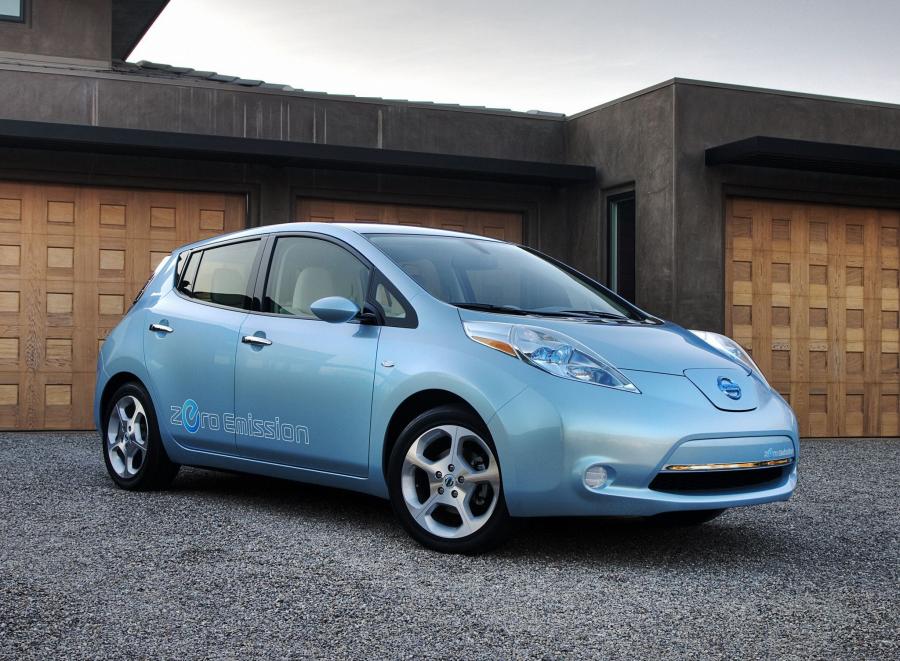  Nissan Leaf 2010 года  (US) (фото 4 из 5)